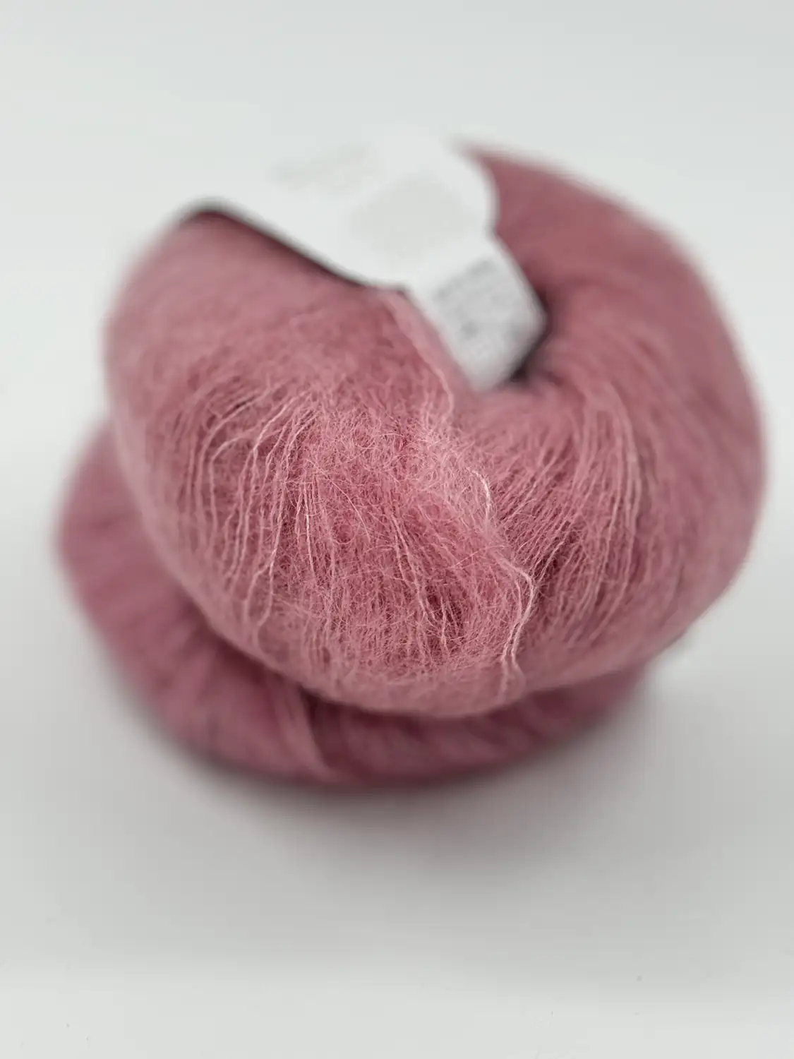 Фотография пряжи Infiniti Design, silk mohair, увядший розовый