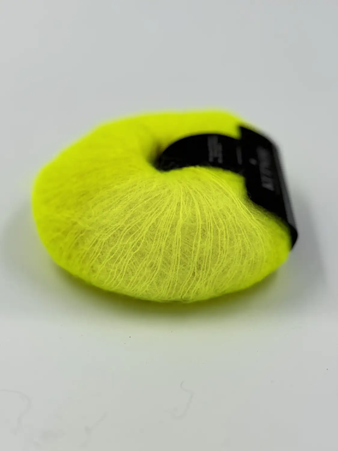 Фотография пряжи KUTNOR, Cielo, Kid mohair, жёлтый неон