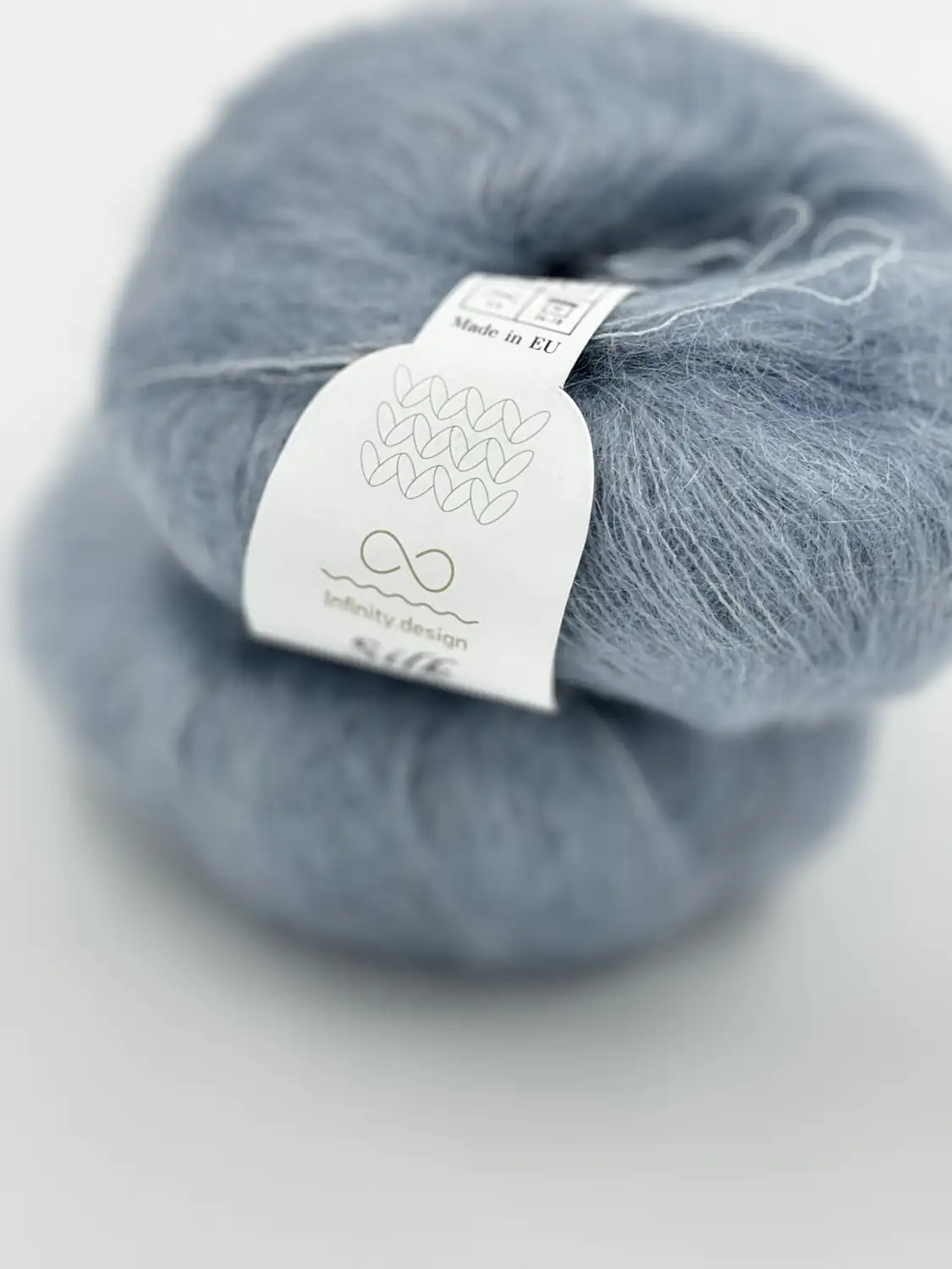 Фотография пряжи Infiniti Design, silk mohair, туман