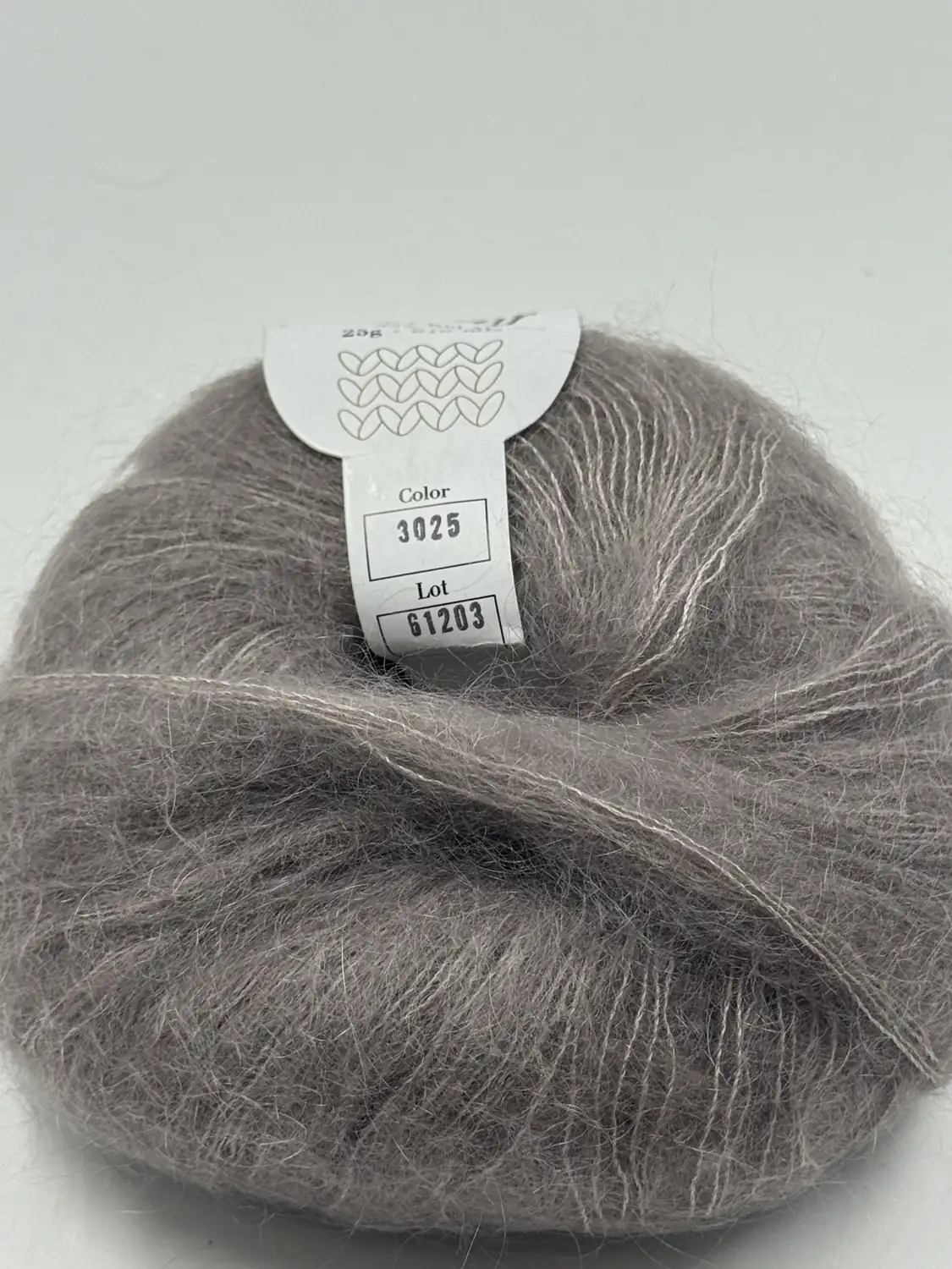 Фотография пряжи Infiniti Design, silk mohair, тауп (серо-коричневый)